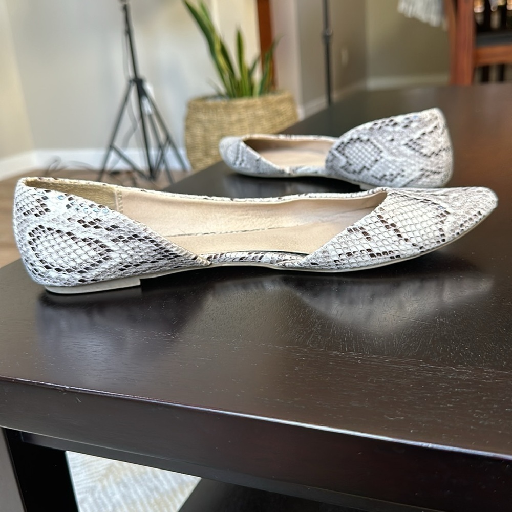 Faux snakeskin cutout pointy toe flats SZ 11 - Picture 6 of 7